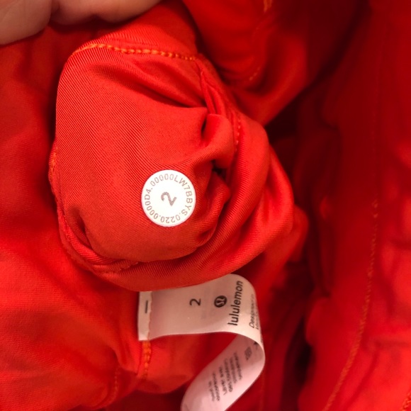 Lululemon hotty hots in carnation red - Picture 2 of 4